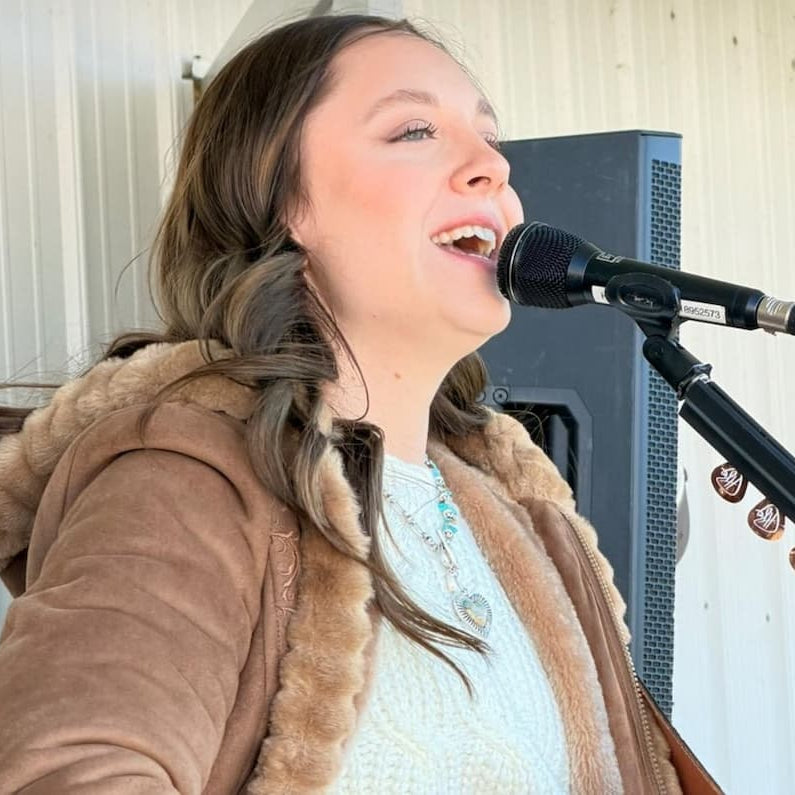 Hailey James singing at Pasture Palooza 2026
